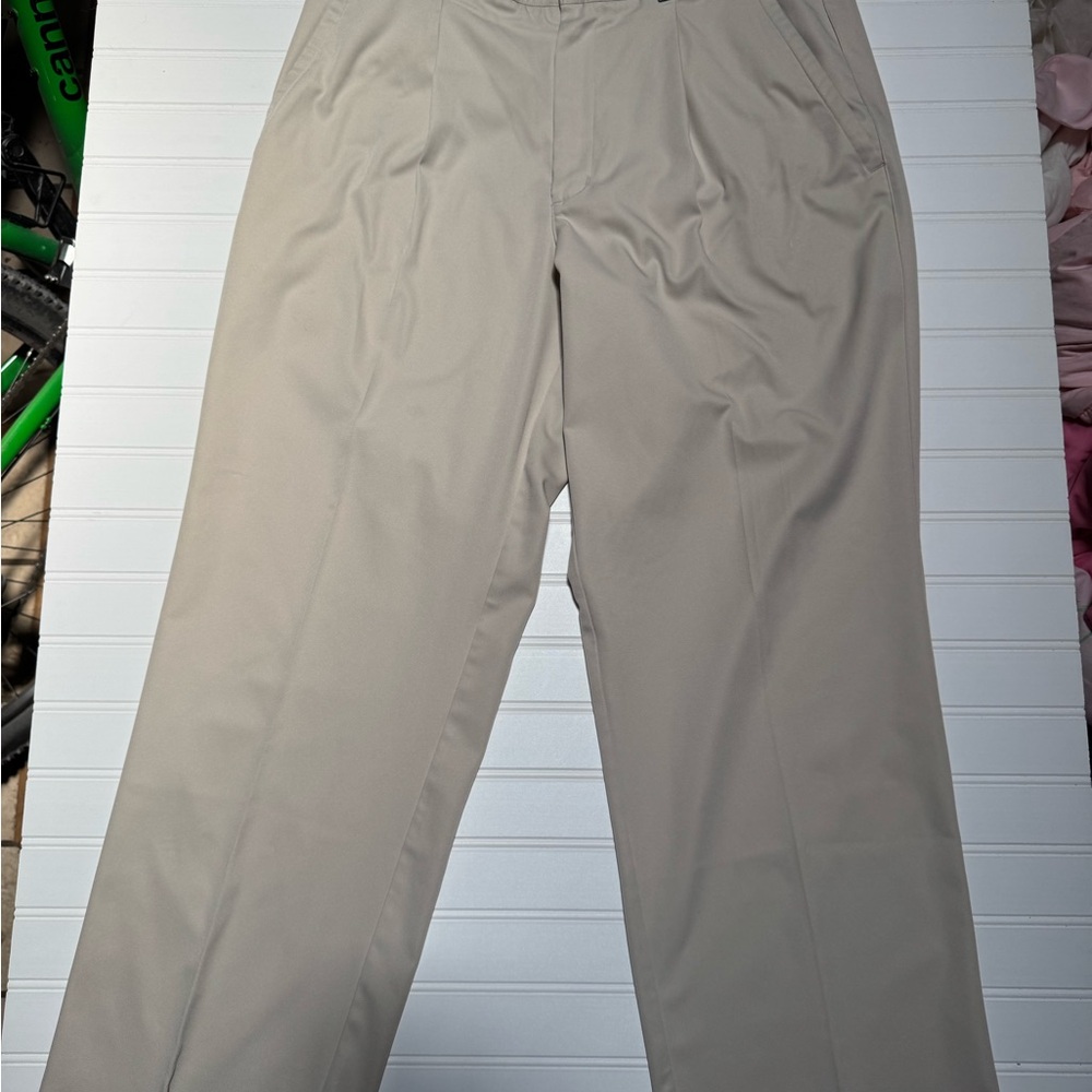 Nike Tan Chinos Lightweight Cotton Blend Golf Pants size 34x34 like new